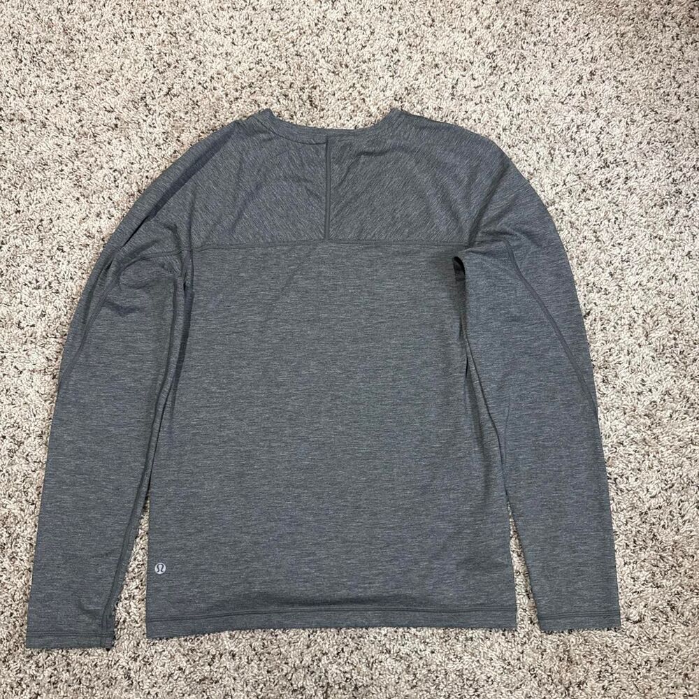 Lululemon Women's Grey Shirt